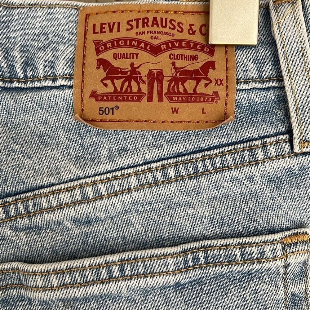 Levi’s 501 High Rise Cut Off Denim Shorts Light Wash Size 30 - Picture 5 of 14